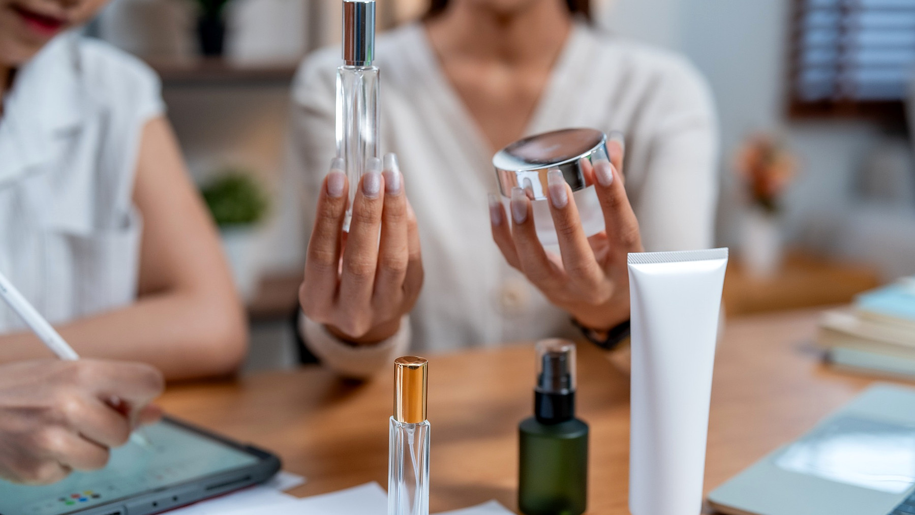 Consultation for individual cosmetic projects with product and packaging samples